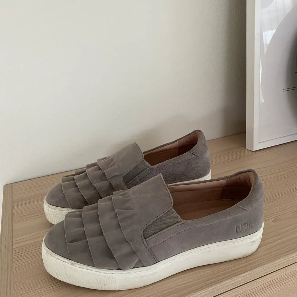 Säljer dessa super söta skorna då dom inte kommer till användning längre. 💗💗. Skor.
