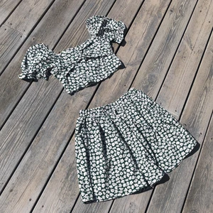 Shein  - en mörkgrön kjol och top med blomm mönster på passar bra nu till sommaren 😁 