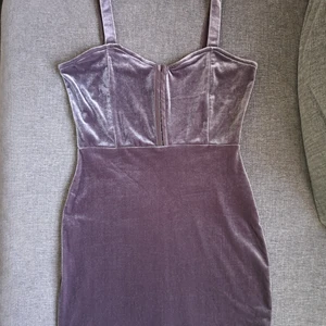 Klänning  - Oanvänd,storlek 38. 