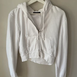Vit zip hoodie - Vit croppad ziphoodie från brandy💗