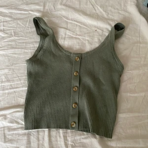 Hm topp i storlek S - En topp som går med allt. Skönt att ha till sommaren.