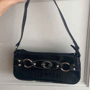 Minibag - Jättesnygg minibag köpt second hand. Från märket St. Sulpice. Väldigt fint skick!💗💗