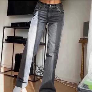 Ett par grå/svarta mid rise straight jeans från zara😍 I strl 38 men skulle säga att dem är lite små i storleken 