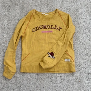 Odd Molly tröja - Collegetröja från oddmolly! Fint i skick och storlek 1. Det motsvarar en Small(36)