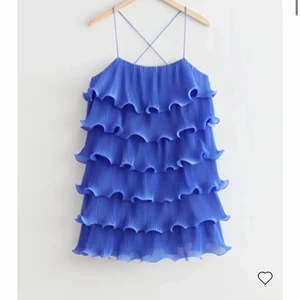 & other stories klänning - Jag undrar om någon är intresserad av att BYTA en blå 36 mot en 34 då min är för stor för mig! ❤️❤️❤️ Lapparna kvar, helt ny fick hem idag!