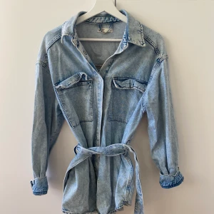 Jeansjacka medium - Obs! Du får själv stå för fraktkostnaden😊