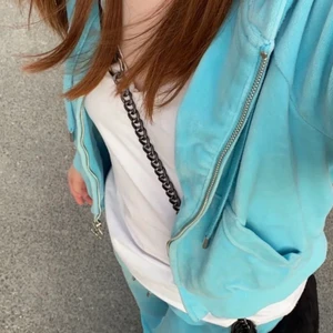 Juice kofta säljes - Hej. Säljer min juice kofta i storlek xs, då jag inte har användning för jag  har för jag har så  många olika. Kontakta mig vid intresse