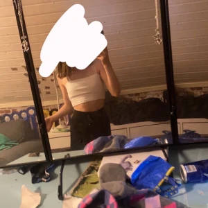 Ett linne från Gina  - Hejjj säljer linnet för att jag tycker int om det.  Köpte för 150 använd få gånger fint och nysick 