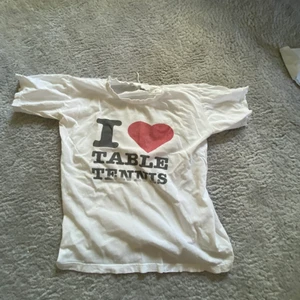 I love table tennis tröja - Tvärfet Tröja men I LOVE table tennis tryck på.  Storlek XS.  