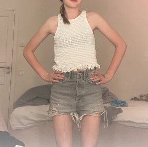 Zara linne - Säljer ett vitt zara linne med en liten volang på sig skriv privat om ni vill köpa