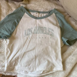Grön Los Angeles tröja - Grön,fin,lite som en magtröja,skön, Köpte den för några månader & har bara använt den 1 gång