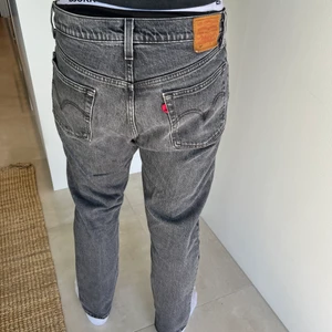 Levis 501 - Gråa Levis 501  W30 L28