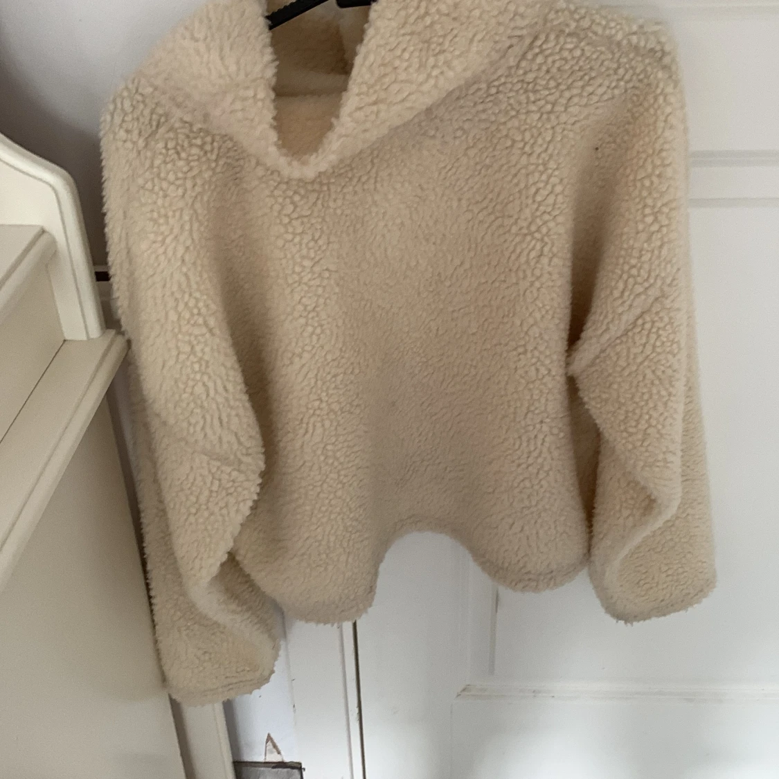 Fluffig långärmad tröja med lång krage