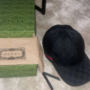 Svart Gucci keps - Svart Gucci keps helt ny aldrig använt man får även med box och påse på köpet!