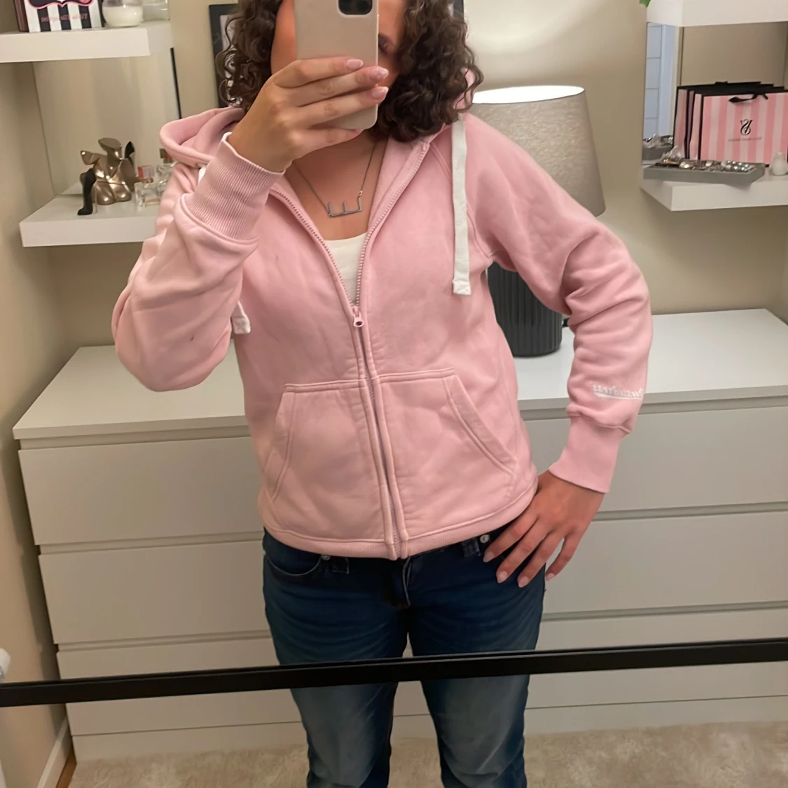 Ljusrosa hoodie från Russemerch - 1