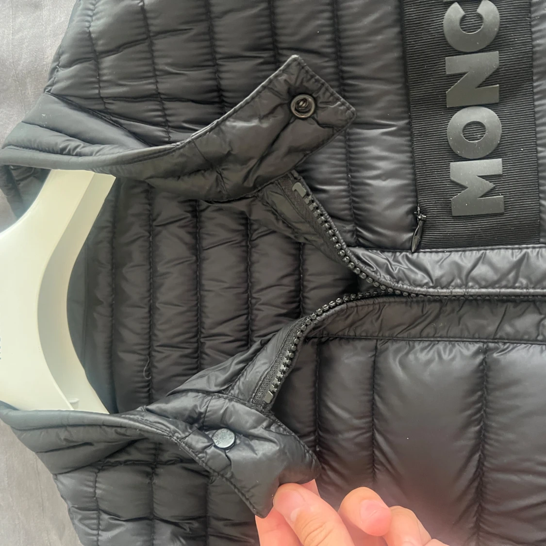 Svart dunväst från Moncler - 1