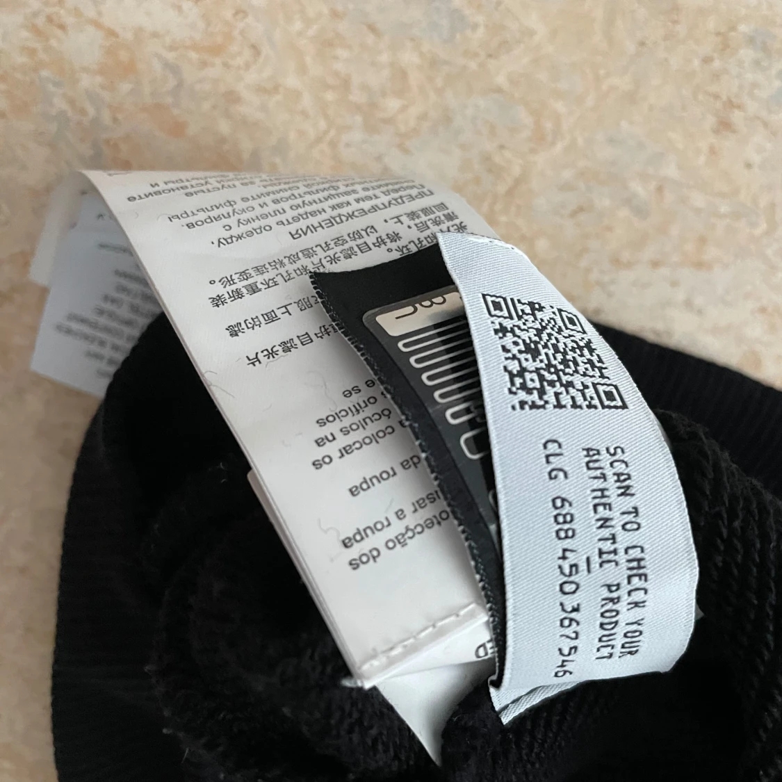 Svart hoodie från C.P. Company - 2