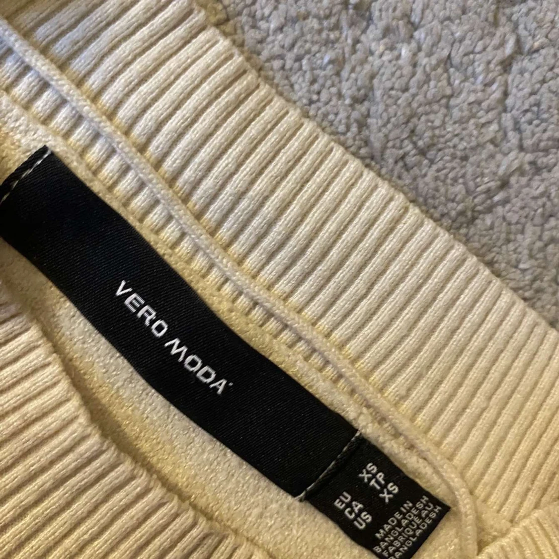 Randig vit tröja från Vero Moda - 2