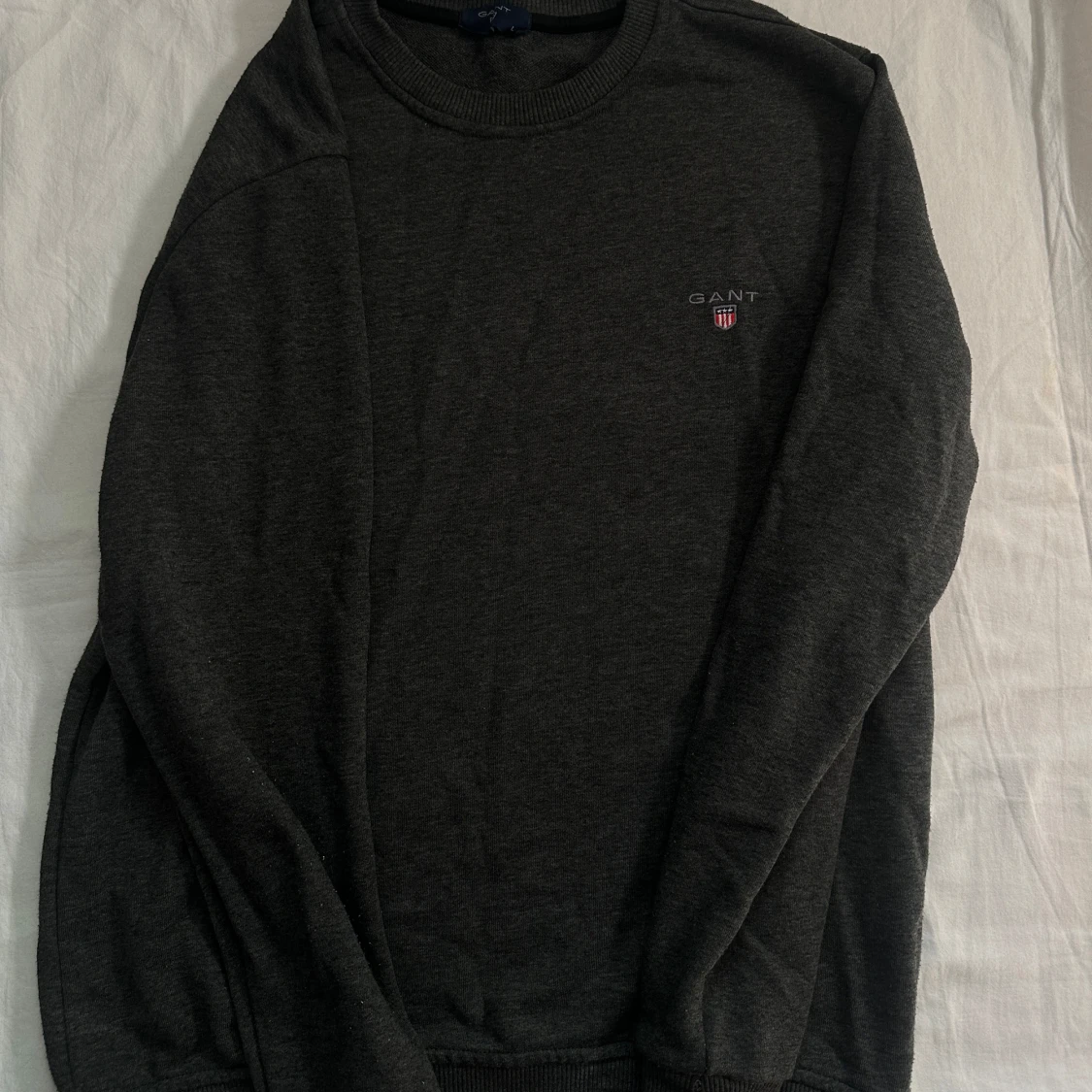 Mörkgrå sweatshirt från GANT