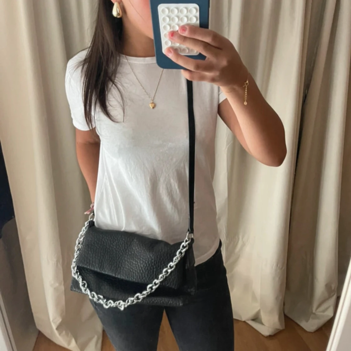 Svart axelväska med kedja - 2