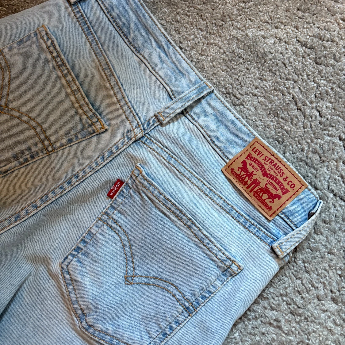 Levi's 501 ljusblå jeans, lågmidjade bootcut jeans orginal pris: 999. - 3