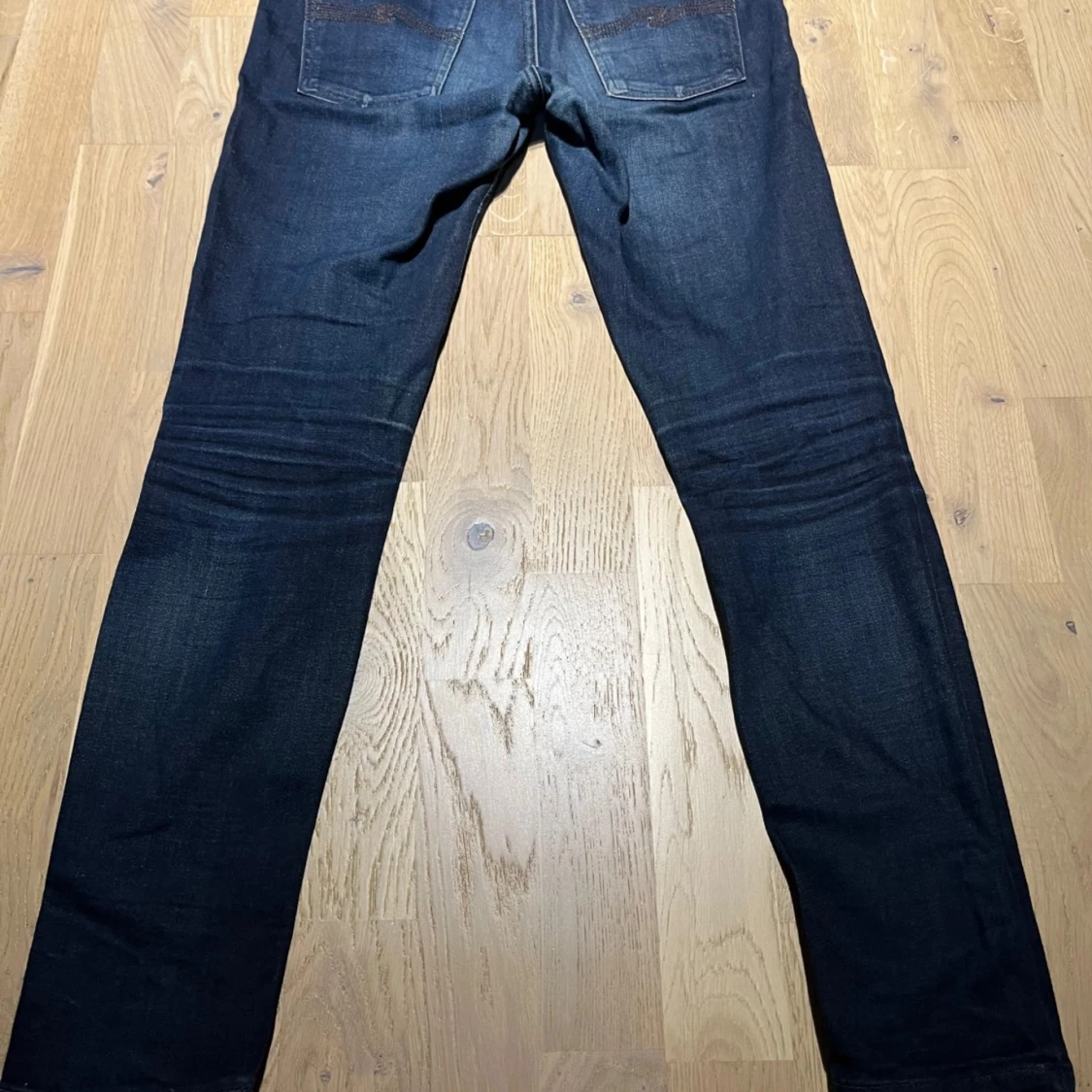Mörkblå slim jeans från Nudie Jeans Co - 1