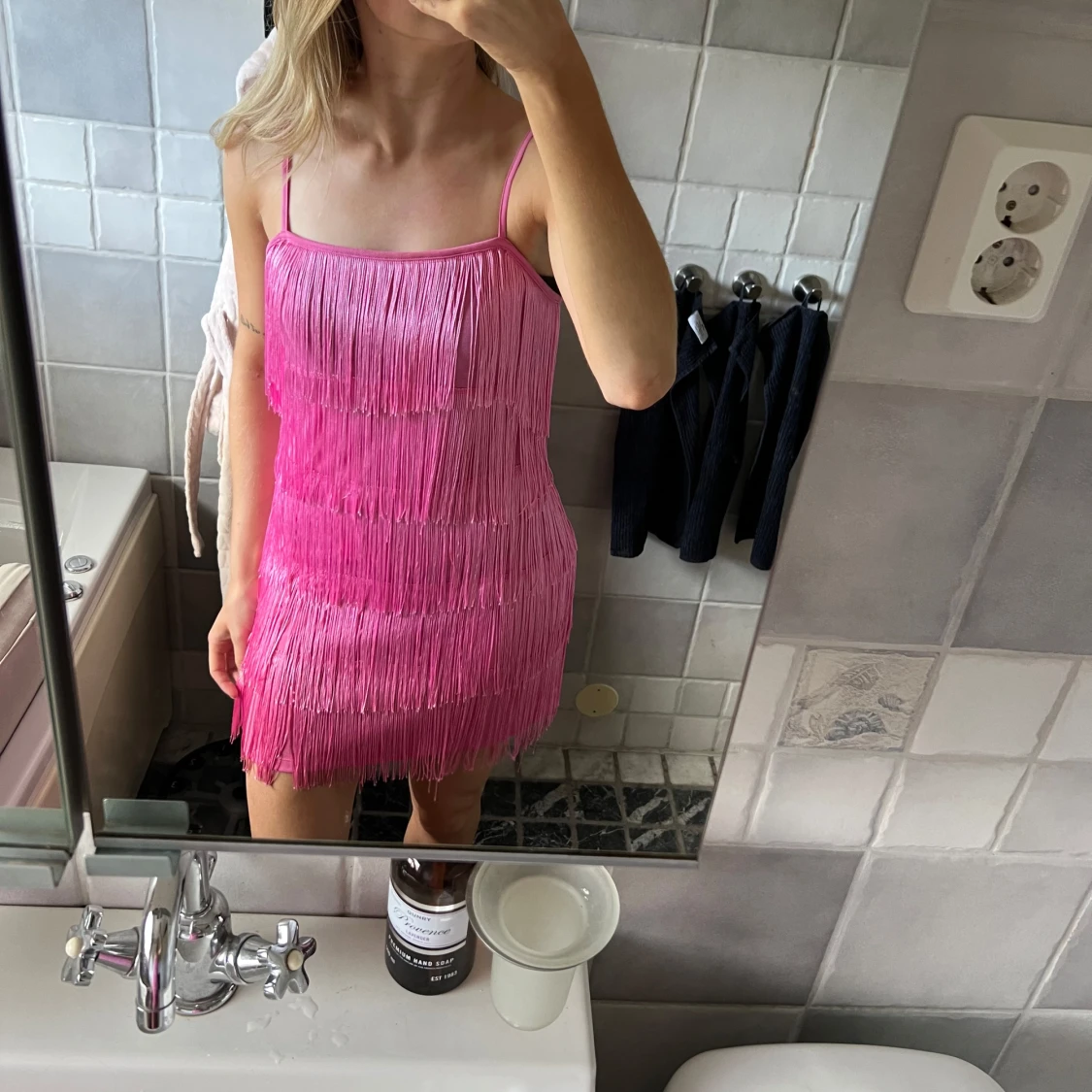 Rosa fransklänning med smala axelband - 1