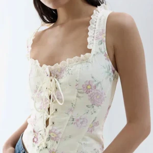 Superfin korsett-topp - Helt ny, nästan aldrig använd topp! Super fin och passar jättebra till både vardag och fest! xoxo ☺️💗