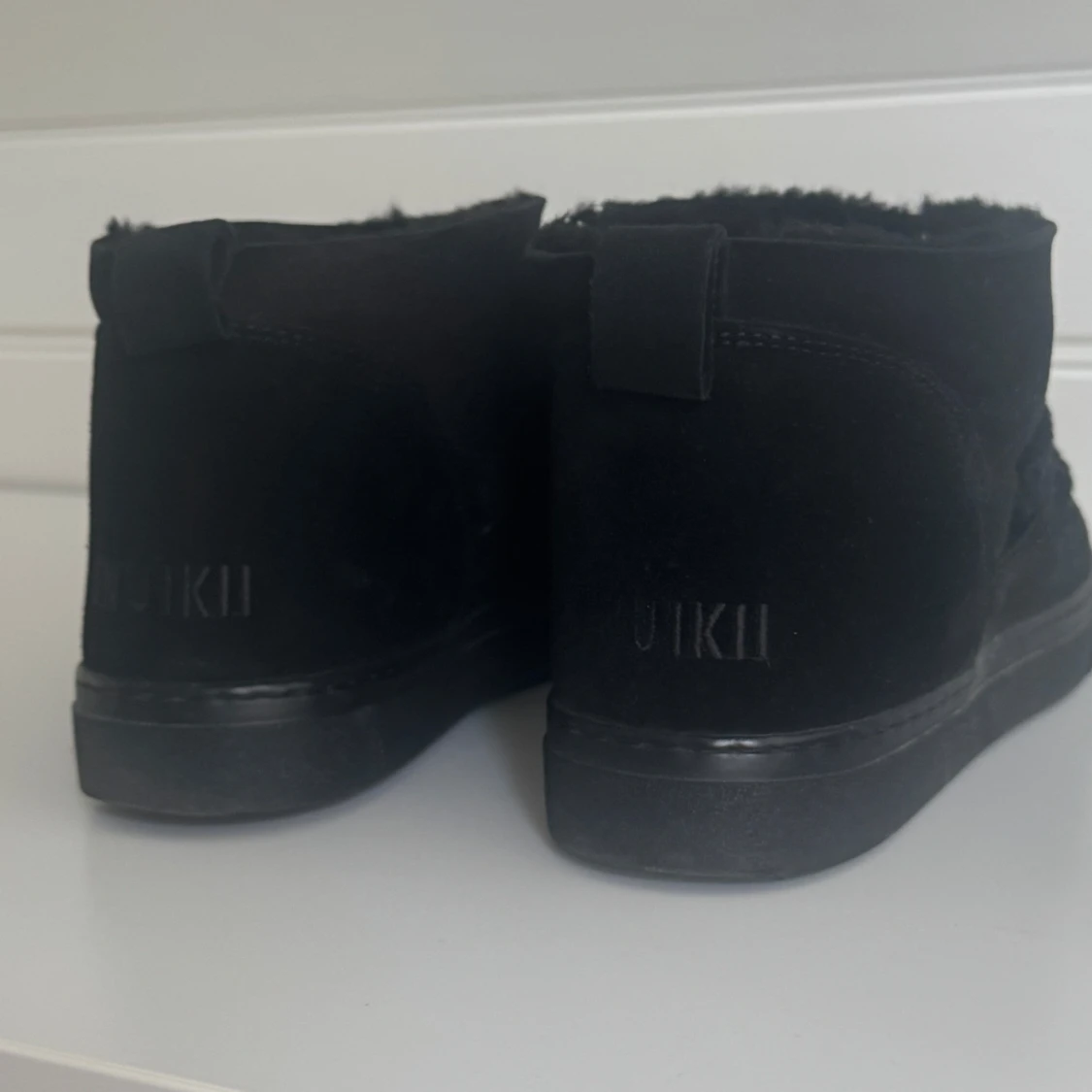 Svarta boots från Inuikii low med pälsfoder - 4