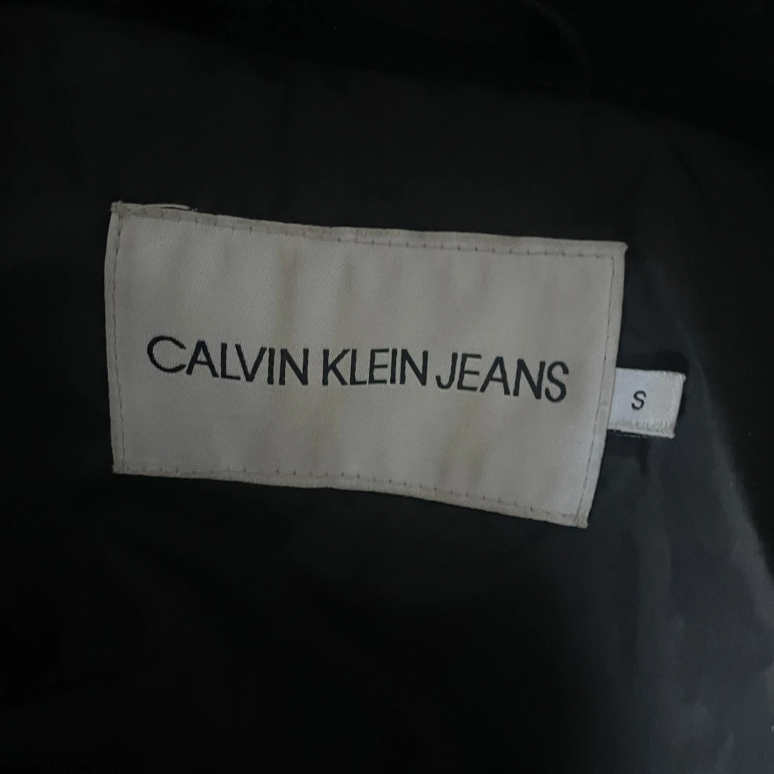 Svart pufferjacka från Calvin Klein - 2