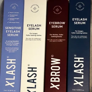 Xlash och Xbrow serum för fransar & bryn - Fyra olika serum från Xlash: Sensitive Eyelash Serum i ljuslila, Eyelash Serum i vitt och mörkblått, samt Eyebrow Serum i mörkrött. Alla är i smidig tubförpackning, 3 ml & 5 ml.Perfekt för dig som vill boosta längd och fyllighet på fransar och bryn.