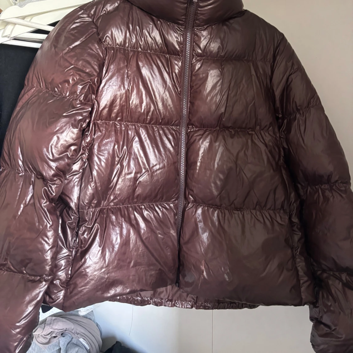 Brun pufferjacka med hög krage - 1