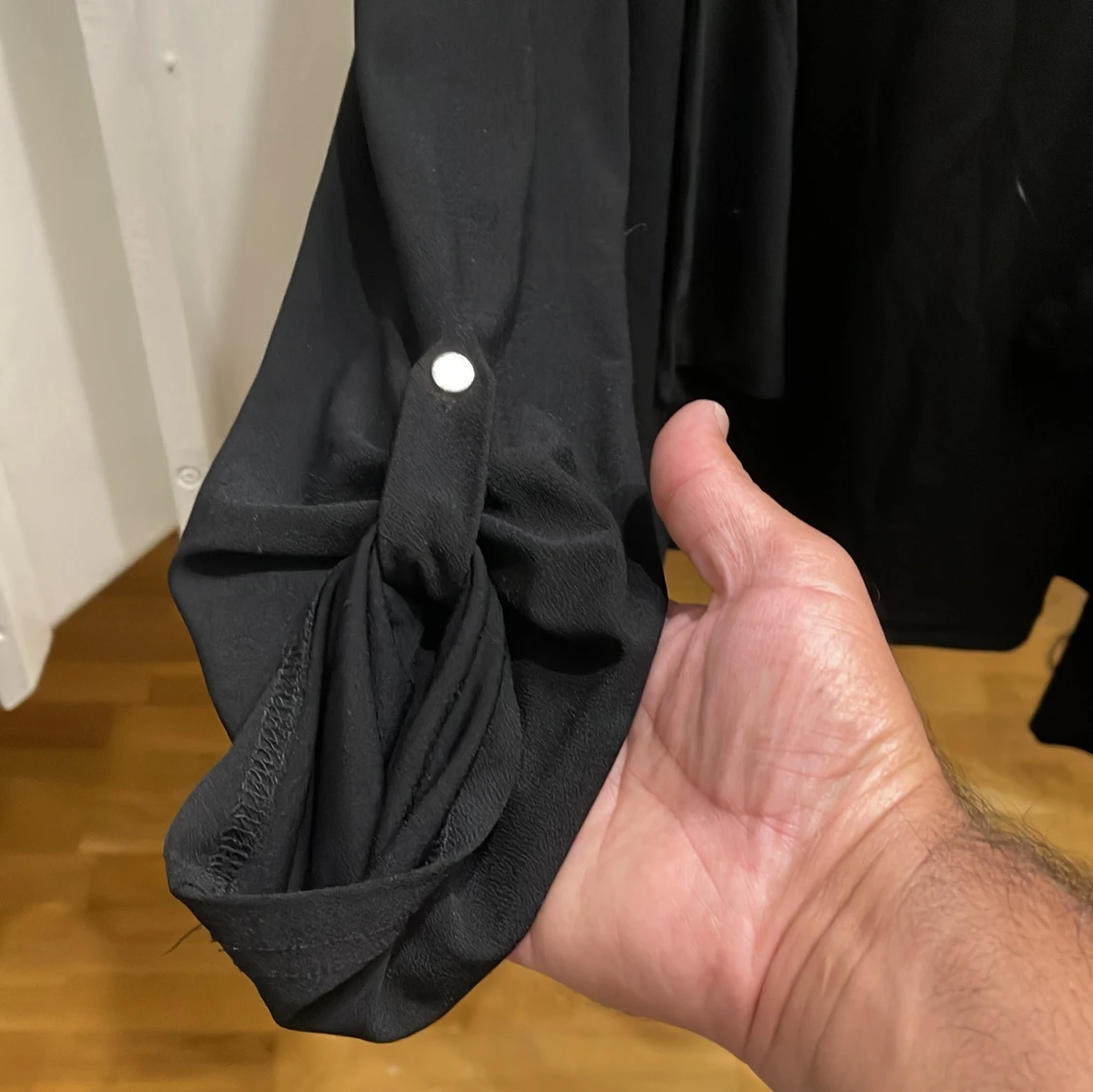 Svart loose kofta med knappdetalj - 2