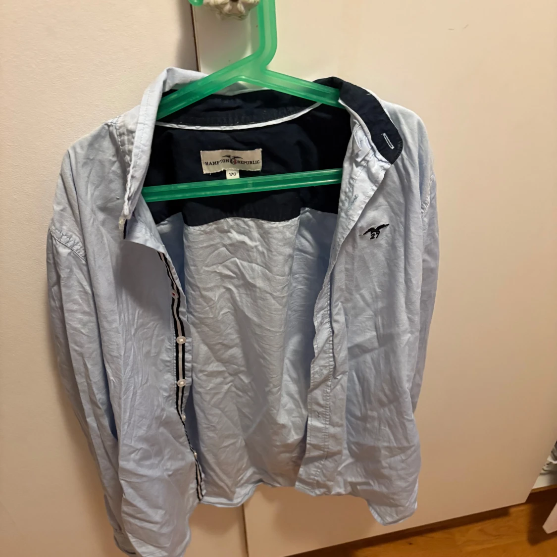 Ljusblå skjorta från Hampton Republic - 4