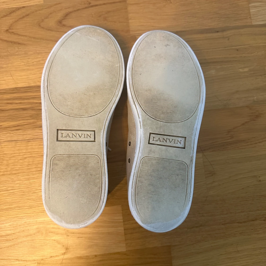 Lanvin grå sneakers i mocka - 1