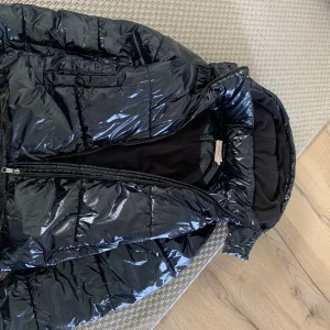 Nelly jacka  - Toppskick Nelly jacka köpt förra året!   XXS men jag som har vanligtvis S kan ha jackan.