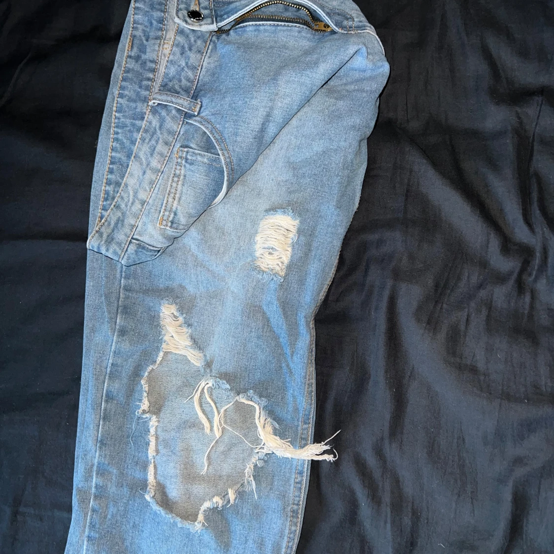 Ljusblå ripped jeans med raka ben - 2