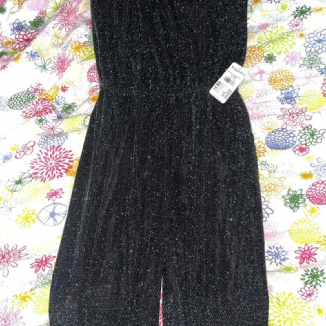 Glittrig svart långklänning