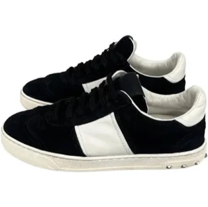 Valentino Flycrews - Storlek 43🤩🙌 Hör av er vid minsta fundering så hjälper vi dig😃