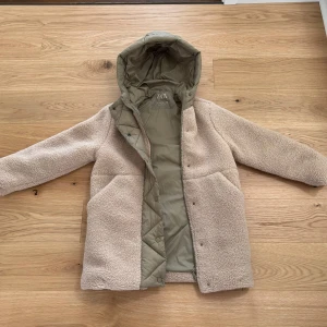 Teddyjacka från zara - Supersöt och gosig teddyjacka från zara! Strl 152💕