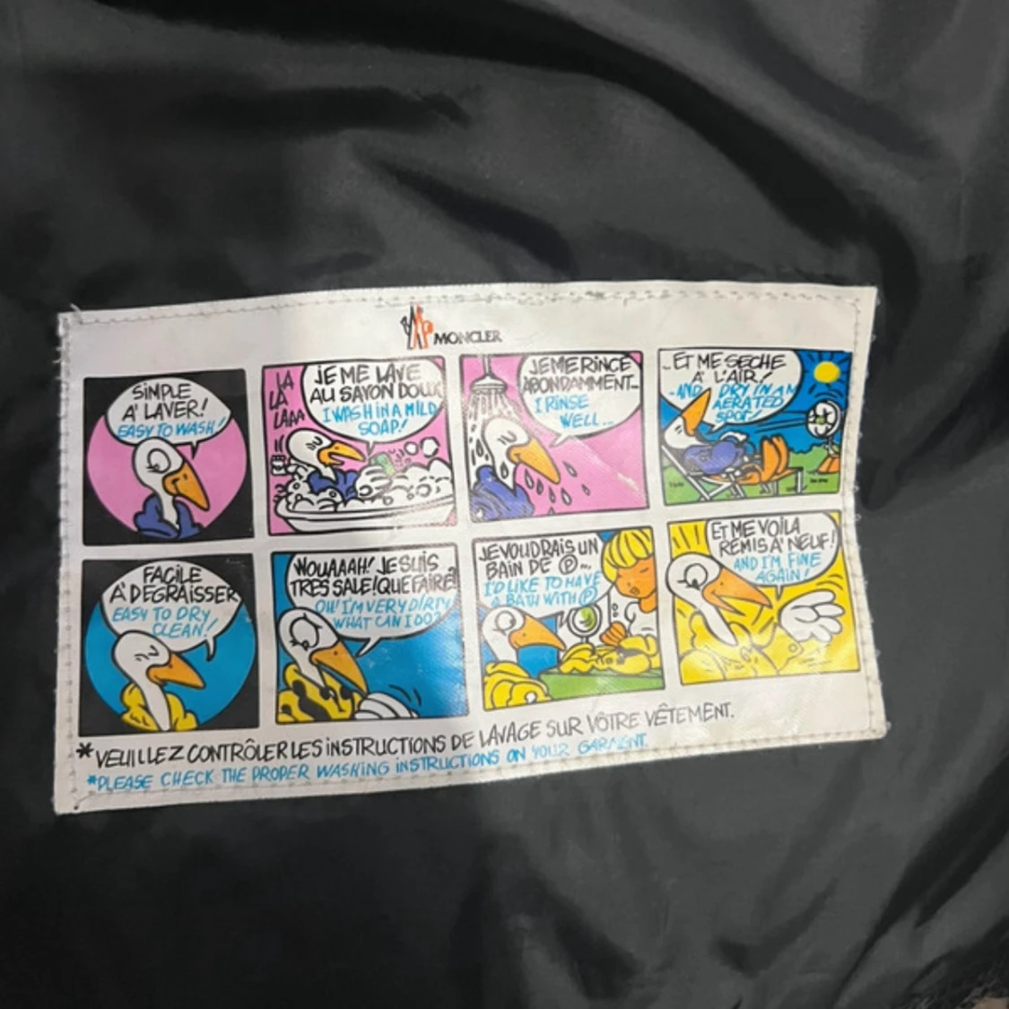 Svart glansig dunväst från Moncler - 2