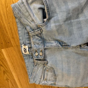 Ljusblå jeans från 157 flared - Snygga ljusblå jeans från 157 flared jeans ny har it ens använd köpte för 400kr😢