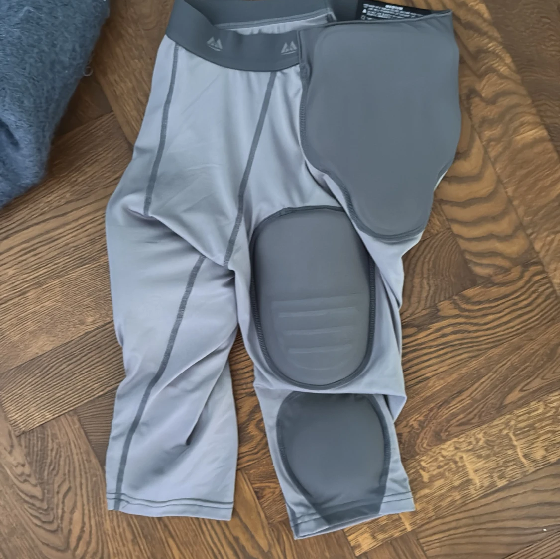 Grå skyddspaddade täningsbyxor - 2