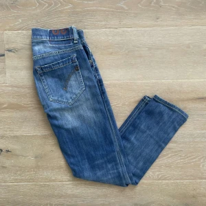 Dondup george jeans - Ett par riktigt snygga dondup george jeans (skinny fit) i storlek w30. Jeansen är i väldigt bra skick. Hör av er vid frågor