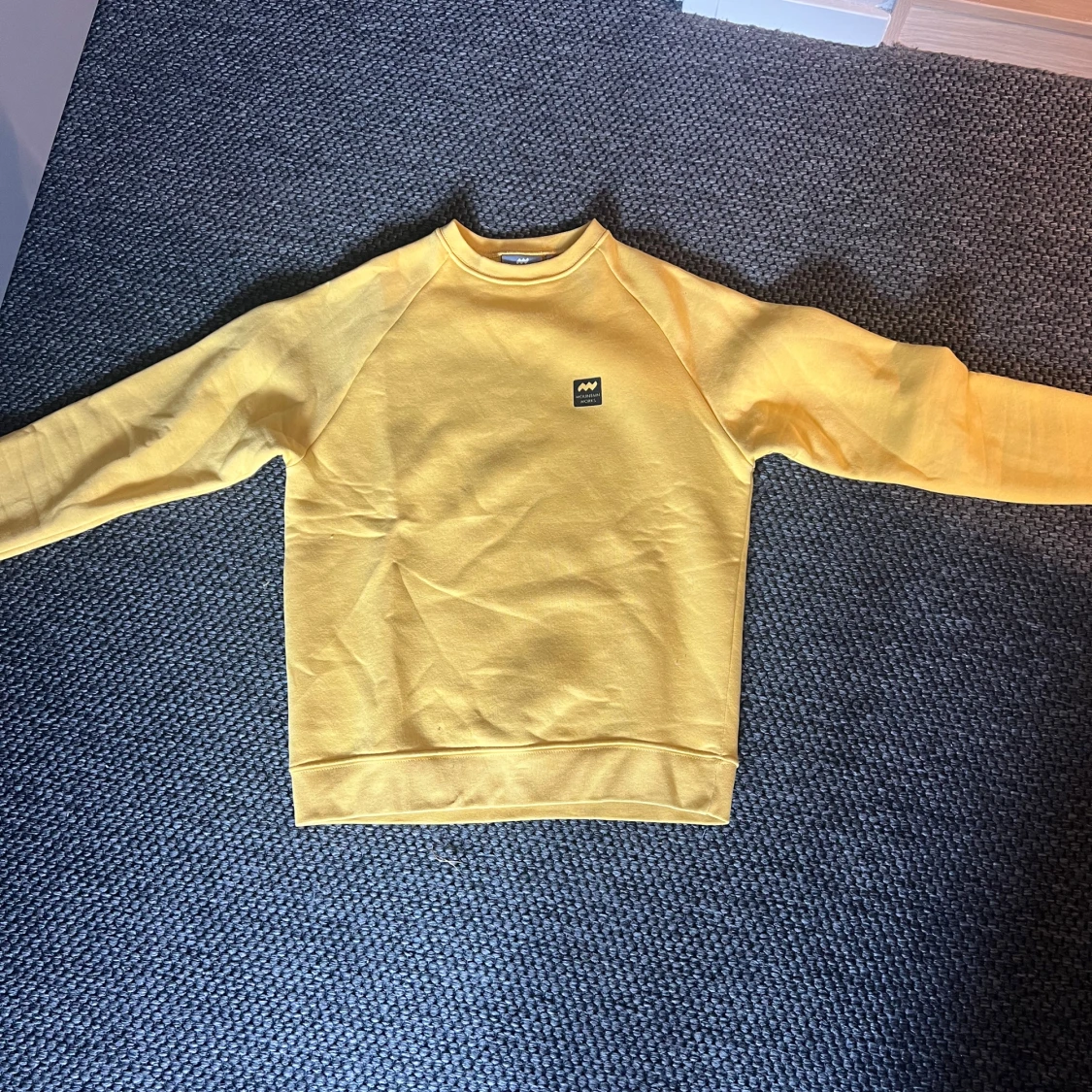 Gul sweatshirt från Mountain Works XS