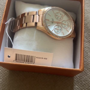 Roséguldfärgad klocka från Regal - Snygg klocka från Regal i roséguld utan tillhörande armband
