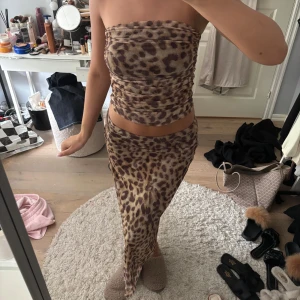 Leopard set från Zara - Kjol i storlek M och topp i storlek S