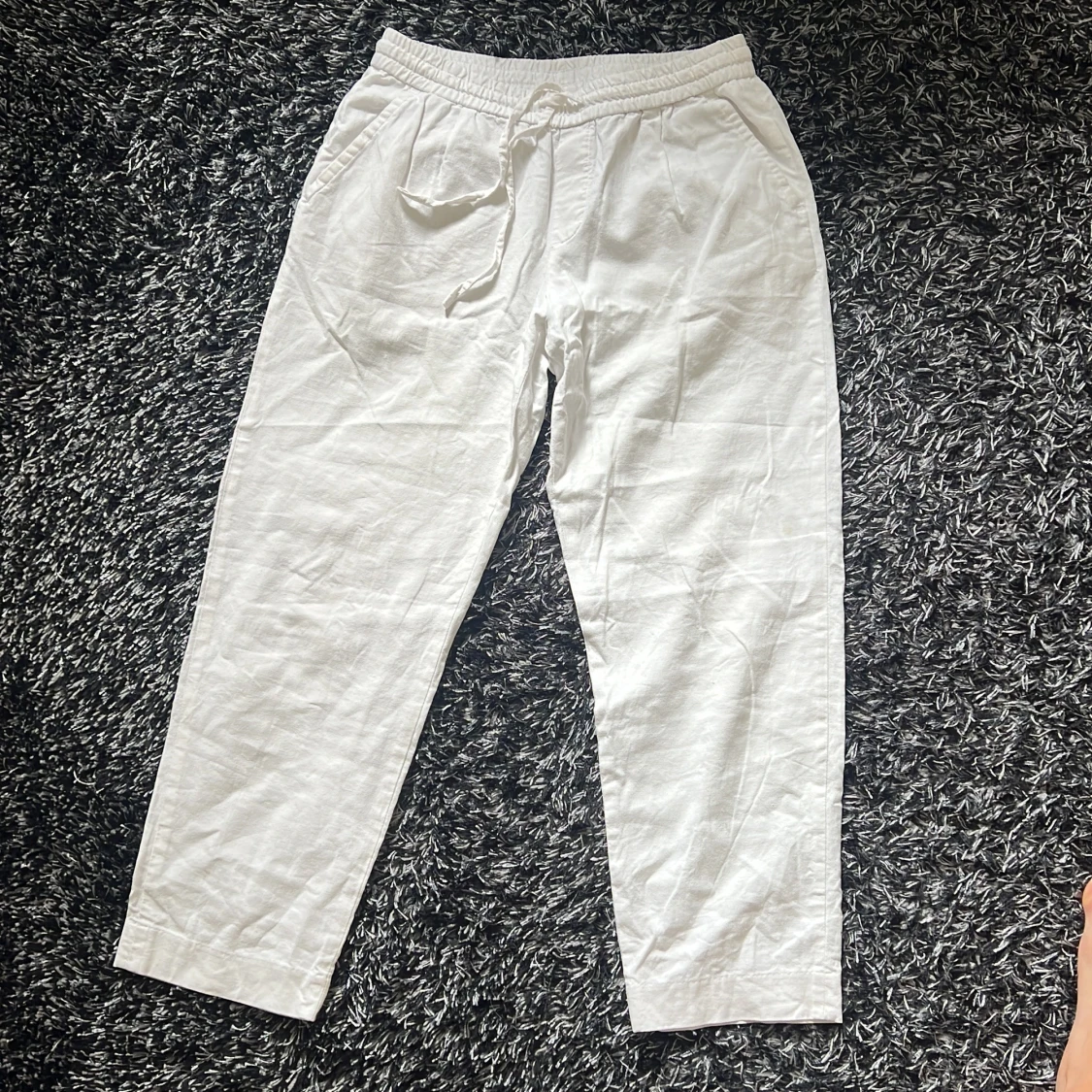 PERFEKTA Vita linnebyxor