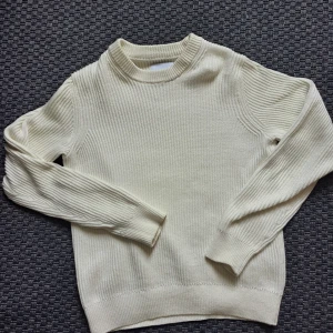 Unisex fån valient - En snygg tröja från valient xs som bara har blivit anänvd fåtalgånger, den passa även S