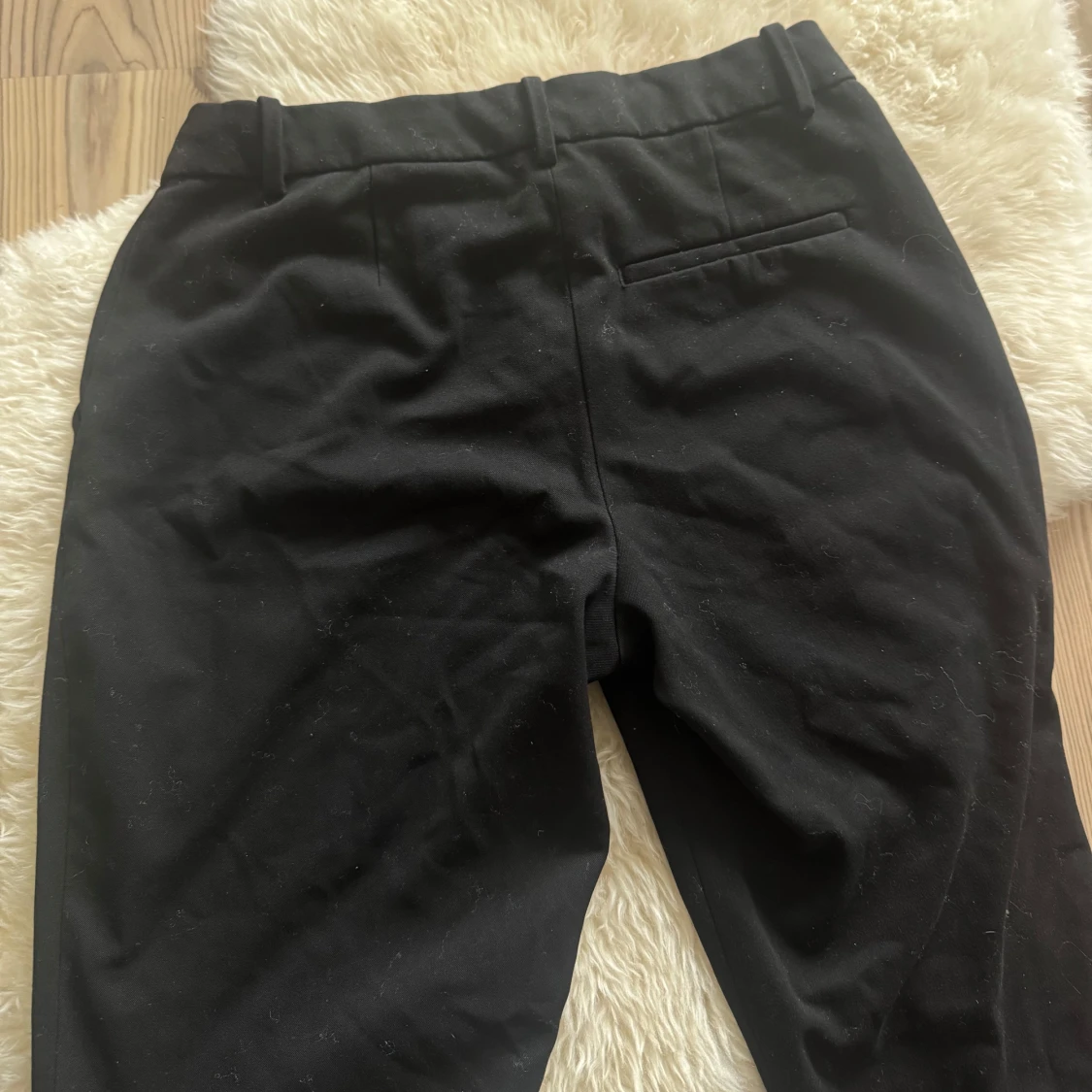 Svarta kostymbyxor med fickor - 2